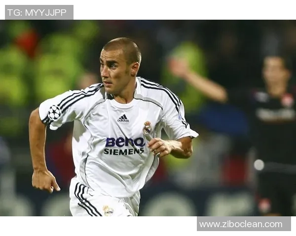 足球巨星因卓越贡献获勋章荣誉背后隐藏的传奇故事