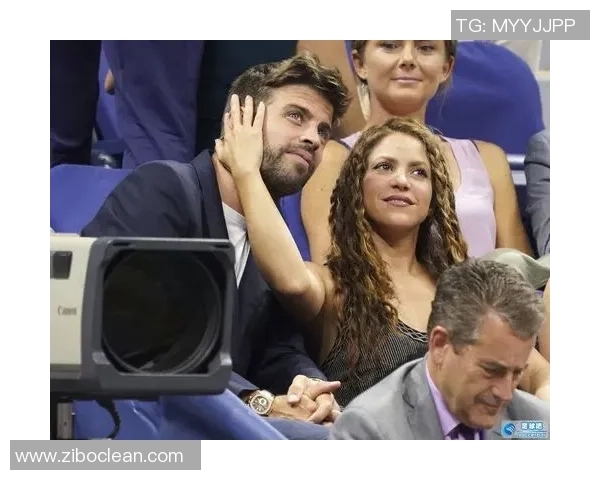 足球球星携女友度假悠闲时光 两人甜蜜游玩共享浪漫假期